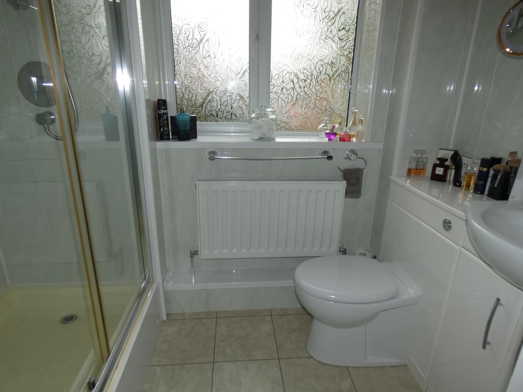 Bedroom One En-Suite- click for photo gallery
